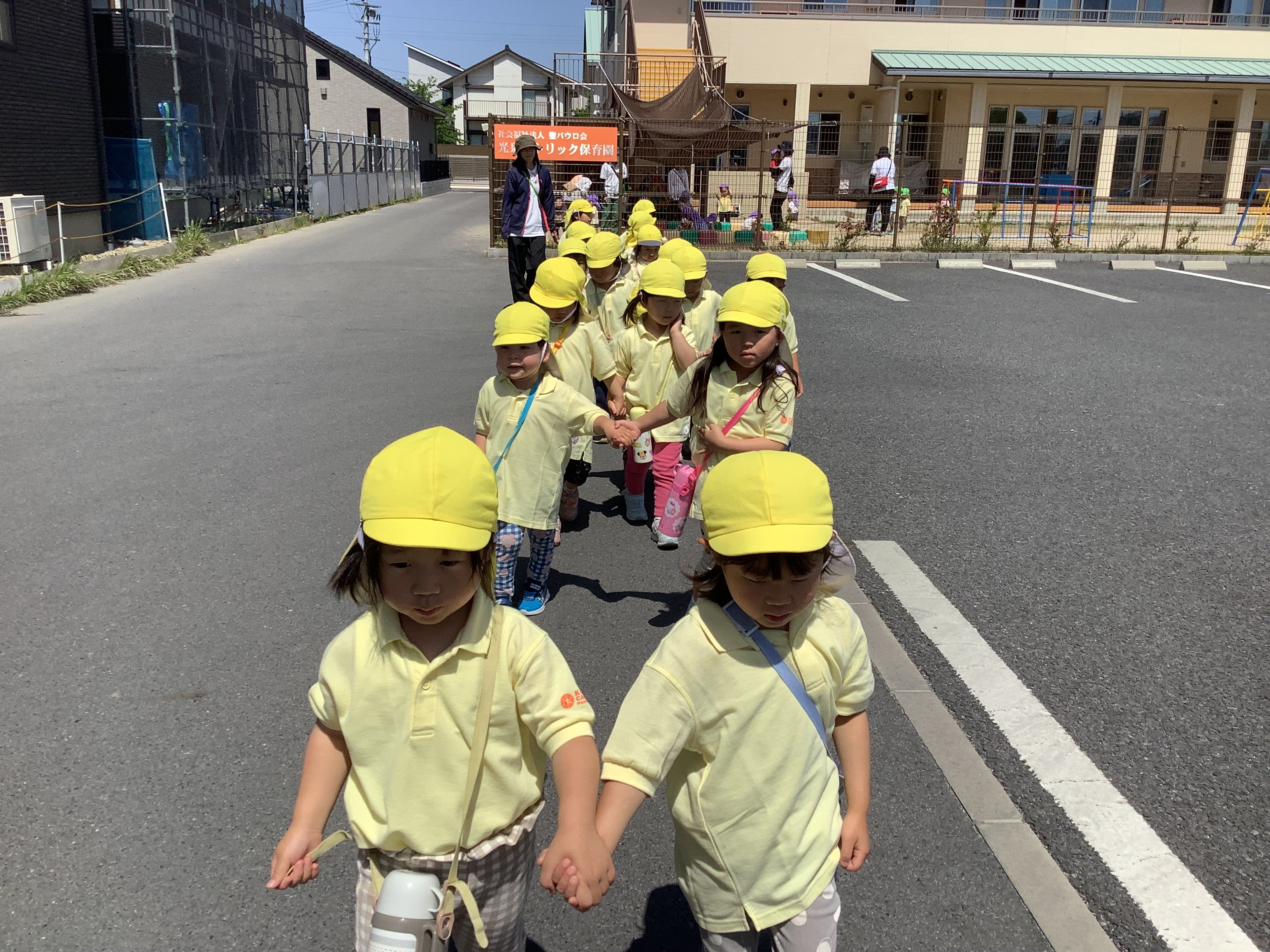 お弁当持ち散歩月1.jpeg